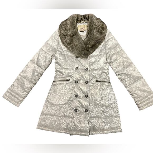 BKE Women’s Medium Double Breasted Pearl White Coat Faux Fur Collar Snap Close - Picture 1 of 10